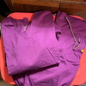 Vivi scrub purple set. 2xl top (fits like xl) and xl regular length bottoms